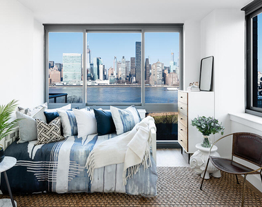 4720 Center Blvd - Balcony studio - Photo Thumbnail 1
