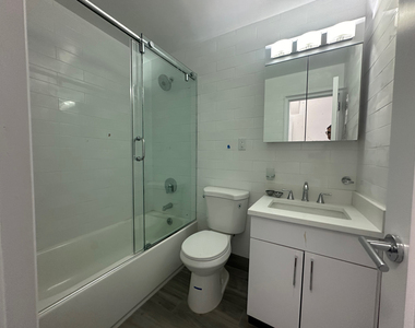 219 East 69th Street - Photo Thumbnail 6
