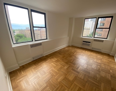 East 79th Street - Photo Thumbnail 9
