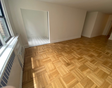 East 79th Street - Photo Thumbnail 4