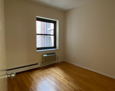 West 52nd Street - Photo Thumbnail 3