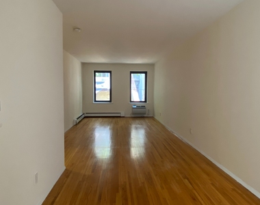 West 52nd Street - Photo Thumbnail 1