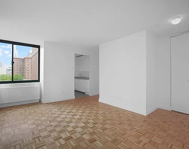 West 60th Street - Photo Thumbnail 2