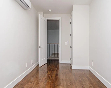 85 Graham Avenue - Photo Thumbnail 9