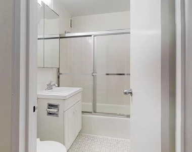 365 West 52nd Street - Photo Thumbnail 7