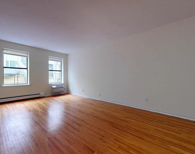 365 West 52nd Street - Photo Thumbnail 5