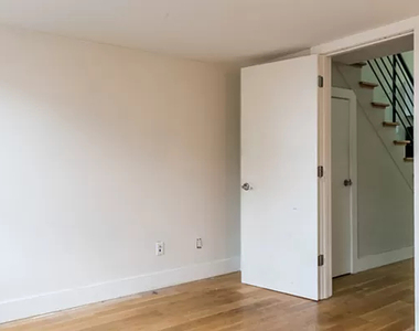 338 Melrose Street - Photo Thumbnail 7