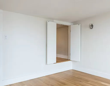 338 Melrose Street - Photo Thumbnail 12