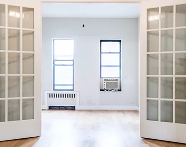 338 Melrose Street - Photo Thumbnail 6