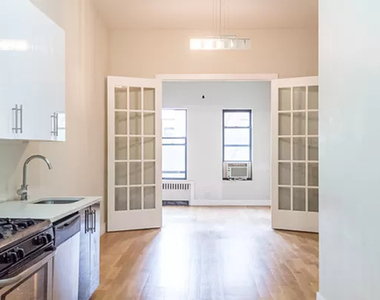 338 Melrose Street - Photo Thumbnail 4