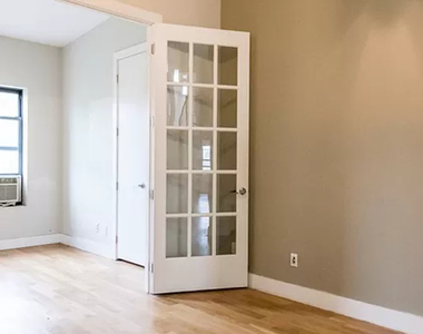 338 Melrose Street - Photo Thumbnail 5