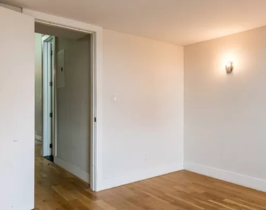 338 Melrose Street - Photo Thumbnail 16