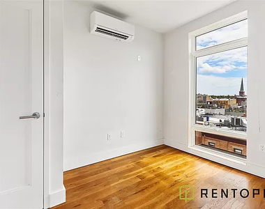 310 Graham Avenue - Photo Thumbnail 6