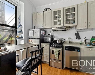 East 82nd Street - Photo Thumbnail 4