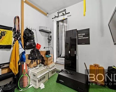 East 82nd Street - Photo Thumbnail 2