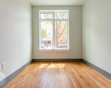 27 Woodbine Street - Photo Thumbnail 7
