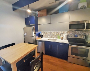 27 Woodbine Street - Photo Thumbnail 6