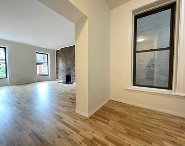 West 73rd Street & Columbus Ave - Photo Thumbnail 2