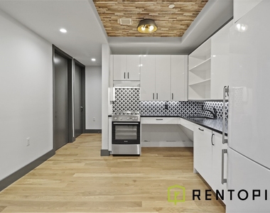 340 Evergreen Avenue - Photo Thumbnail 2