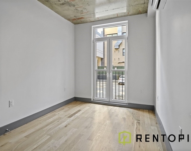 340 Evergreen Avenue - Photo Thumbnail 3