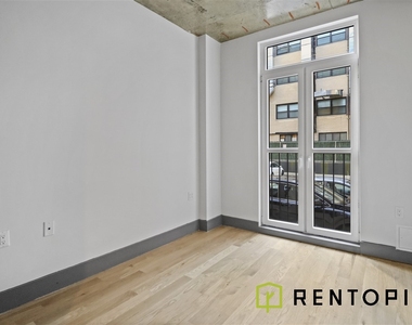 340 Evergreen Avenue - Photo Thumbnail 4
