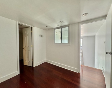 16 Meserole Street - Photo Thumbnail 8