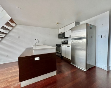 16 Meserole Street - Photo Thumbnail 3