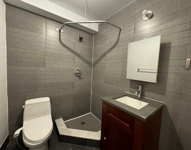 16 Meserole Street - Photo Thumbnail 4