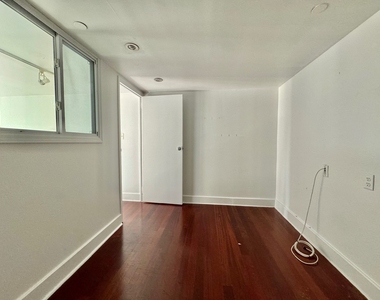 16 Meserole Street - Photo Thumbnail 11