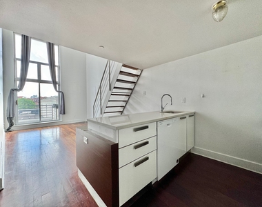 16 Meserole Street - Photo Thumbnail 5