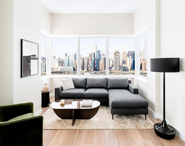 5241 Center Blvd - Photo Thumbnail 1
