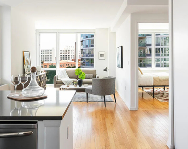 4540 Center Blvd - Photo Thumbnail 5