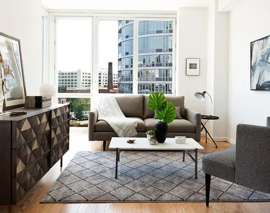 4540 Center Blvd - Photo Thumbnail 1