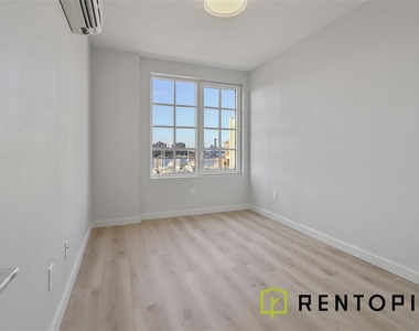 251 Front Street - Photo Thumbnail 8