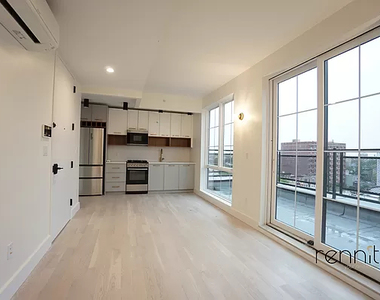 933 Rogers Avenue - Photo Thumbnail 4