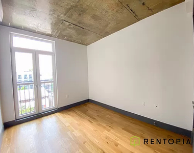 340 Evergreen Avenue - Photo Thumbnail 5