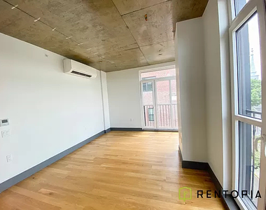 340 Evergreen Avenue - Photo Thumbnail 2
