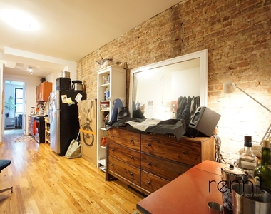 420 Melrose Street - Photo Thumbnail 3