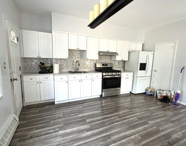 40-11 21st Avenue - Photo Thumbnail 1
