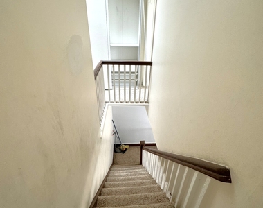 40-11 21st Avenue - Photo Thumbnail 4