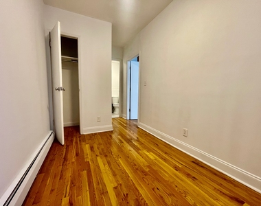 386 Manhattan Avenue - Photo Thumbnail 3