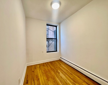 386 Manhattan Avenue - Photo Thumbnail 4