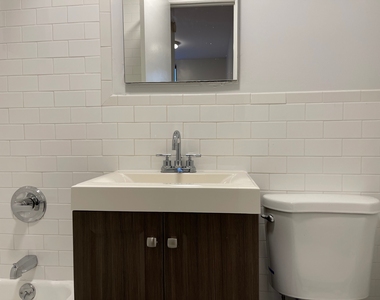386 Manhattan Avenue - Photo Thumbnail 5