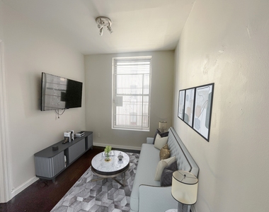386 Manhattan Avenue - Photo Thumbnail 1