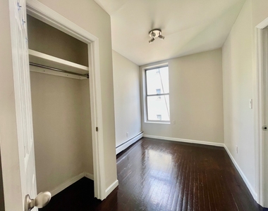 386 Manhattan Avenue - Photo Thumbnail 3