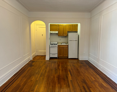 31-15 21st Avenue - Photo Thumbnail 2