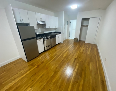 East 89th Street - Photo Thumbnail 3