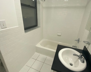 East 89th Street - Photo Thumbnail 4