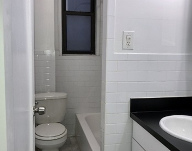 East 46th Street by Lexington Ave - Photo Thumbnail 5
