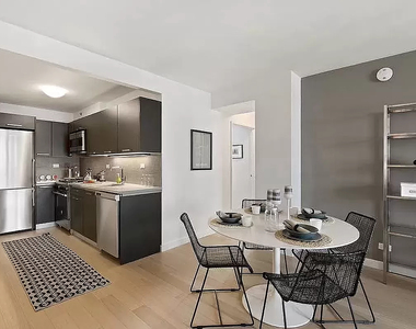 222 East 39th Street - Photo Thumbnail 4